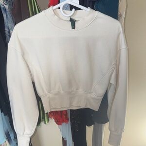 Cropped Crewneck Sweatshirt in Cream